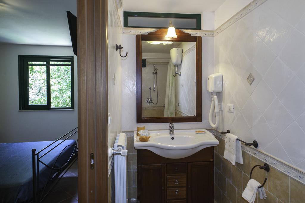 B&B La Nave Napoli Bagian luar foto