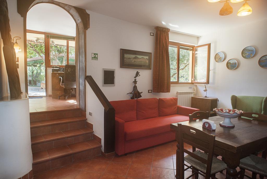 B&B La Nave Napoli Bagian luar foto